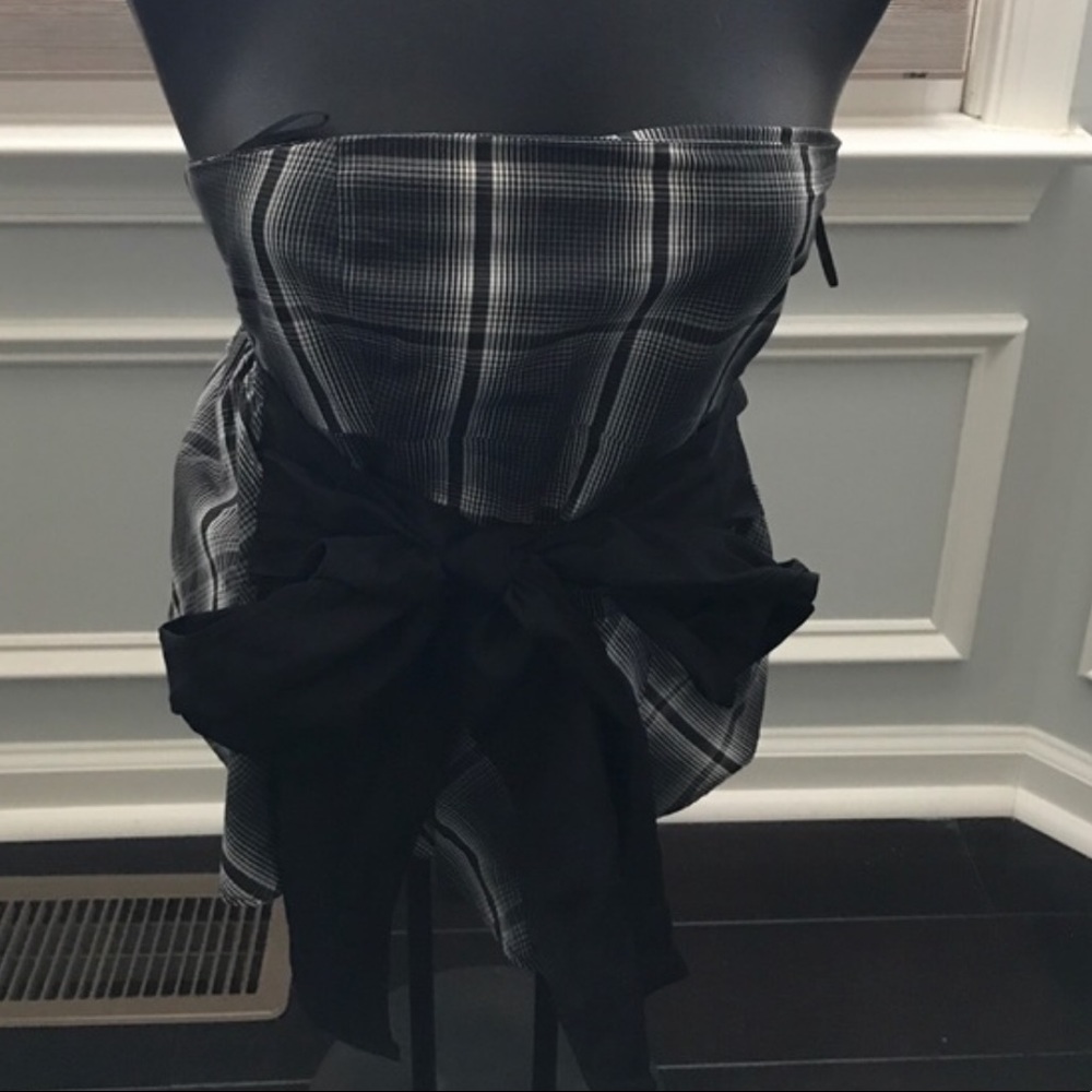 Super cute Strapless Zara top